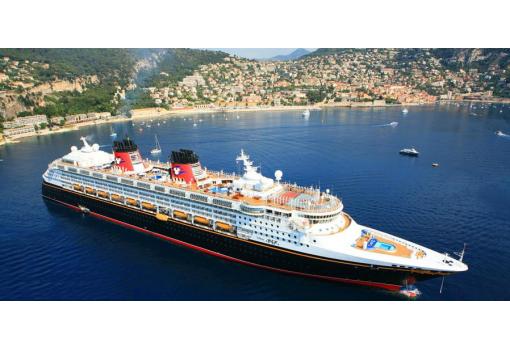 El Disney Magic fondeando en Villefranche (Francia)